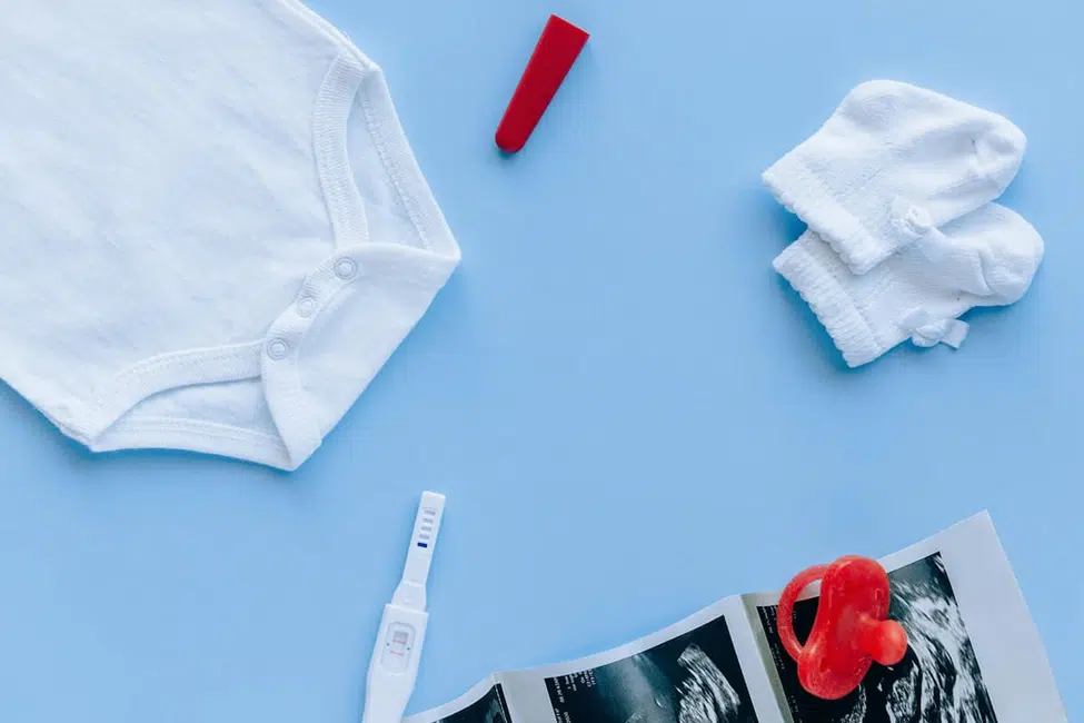Expecting parents using Amazon Baby Registry to create their baby shower wishlist